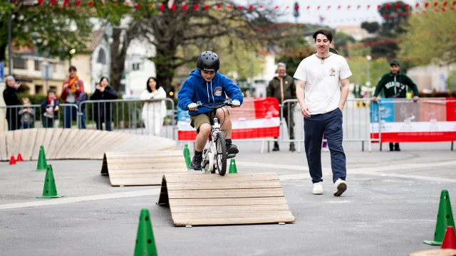 Enfants à the Cycling Event