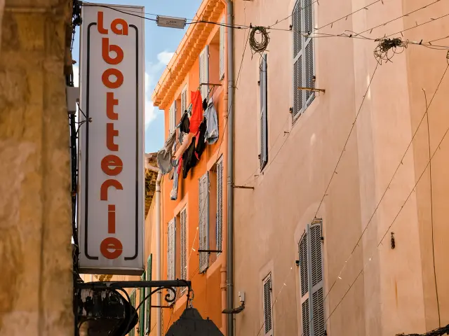 ruelle dans le centre ancien d'aubagne