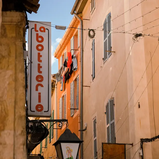 ruelle dans le centre ancien d'aubagne