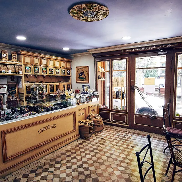 Noailles Coffee Shop and Roastery